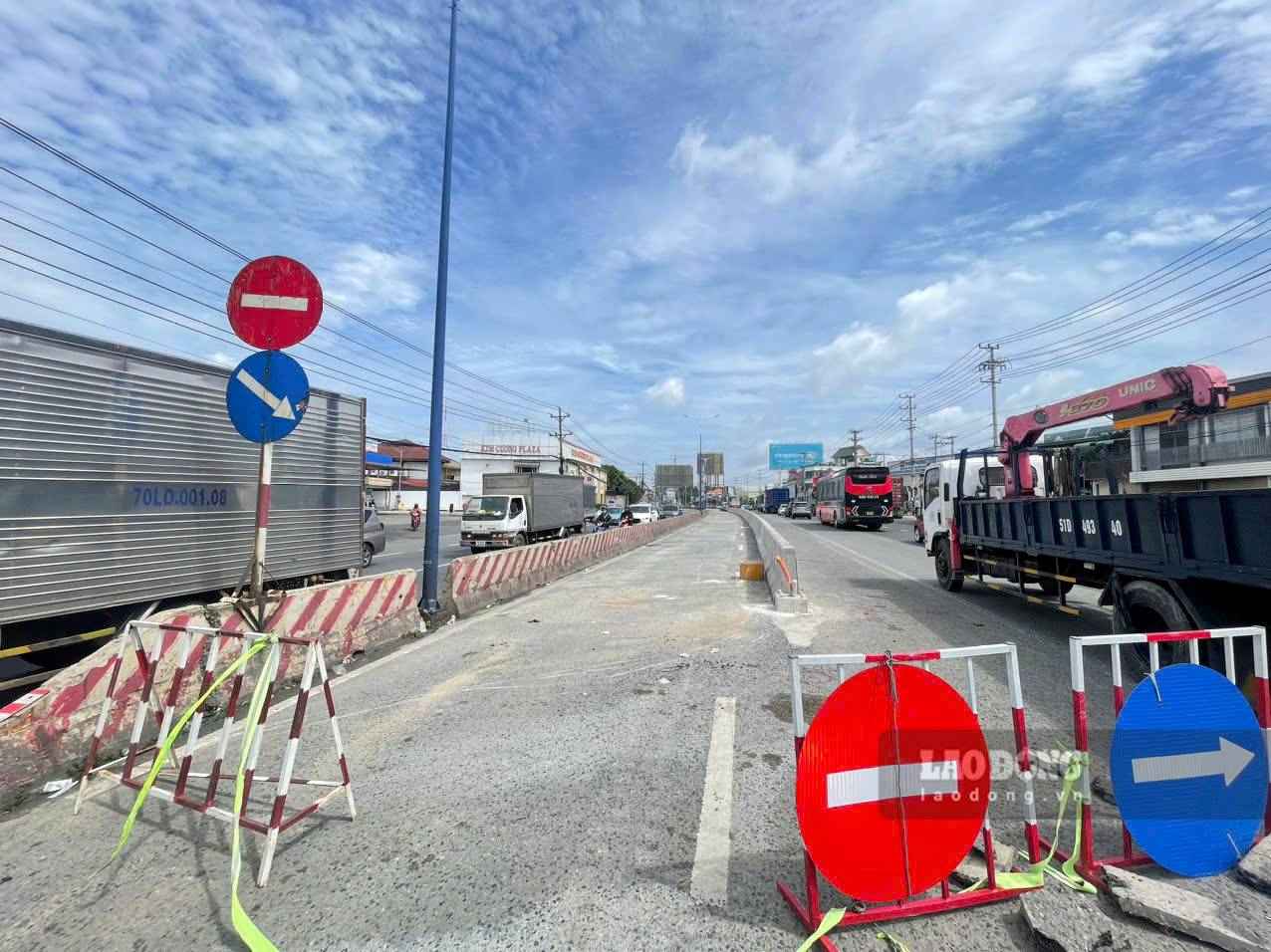 Các phương tiện lưu thông qua đây cầu di chuyển đúng tốc độ quy định và chú ý quan sát. Ảnh: Đình Trọng