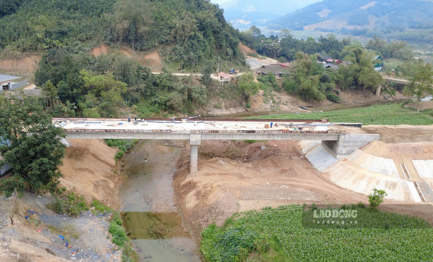 Bridges across rivers and streams help Lao Cai people travel safely during the rainy and flood season. Photo: An Vi