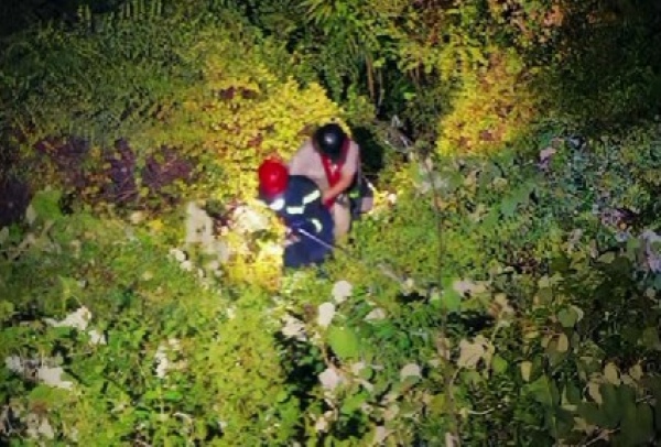 19-year-old male student falls into a deep abyss in Son Tra, Da Nang in the middle of the night. Photo: BHC Military Son Tra