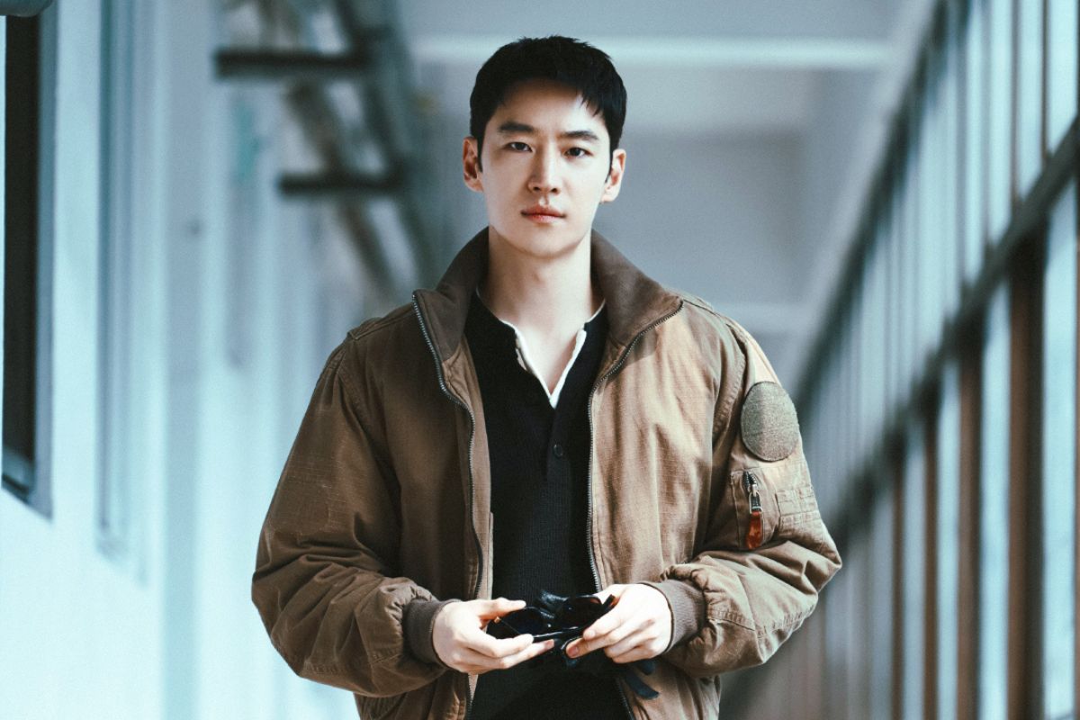 Lee Je Hoon's two new films are continuously affected by the noise of co-stars. Photo: Netflix