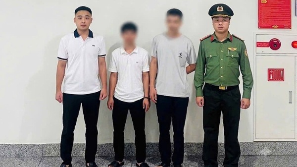 Xử phạt 12 trường hợp "cò mồi", bắt chẹt khách ở sân bay Nội Bài. Ảnh: Công an Nội Bài