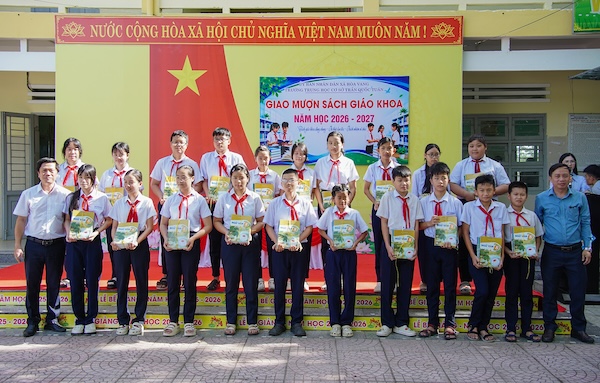 More than 35,000 new and used textbooks are mobilized by units and schools in Da Nang to support students. Photo: Da Nang City People's Committee