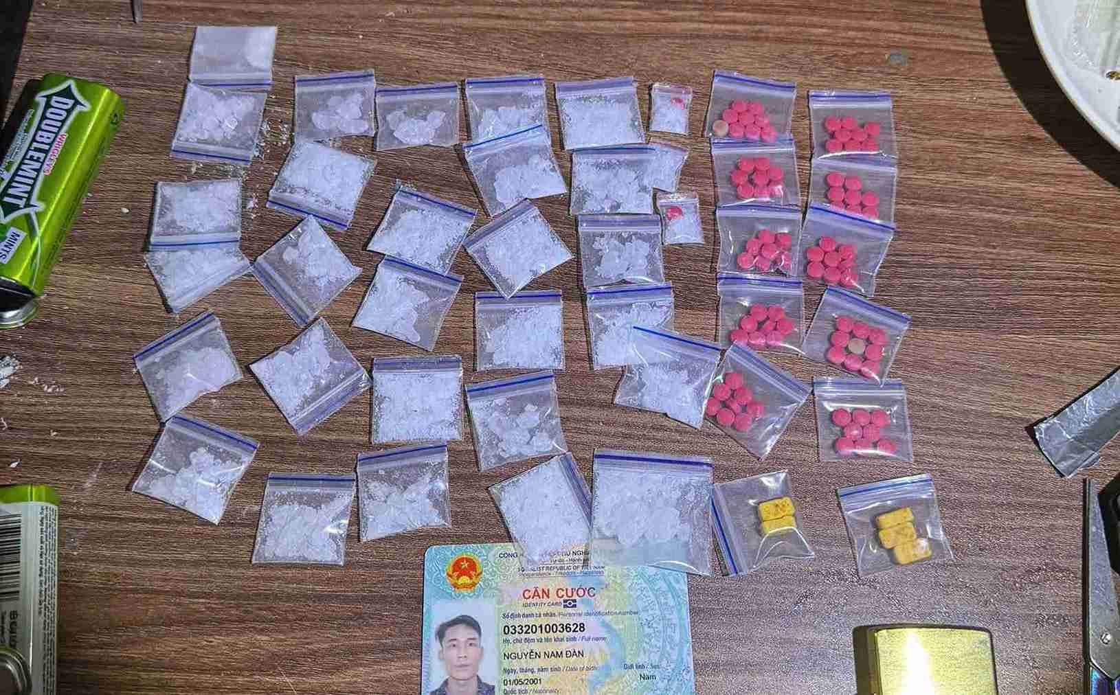 Drugs seized from Nguyen Nam Dan at the rented room. Photo: Hung Yen Provincial Police