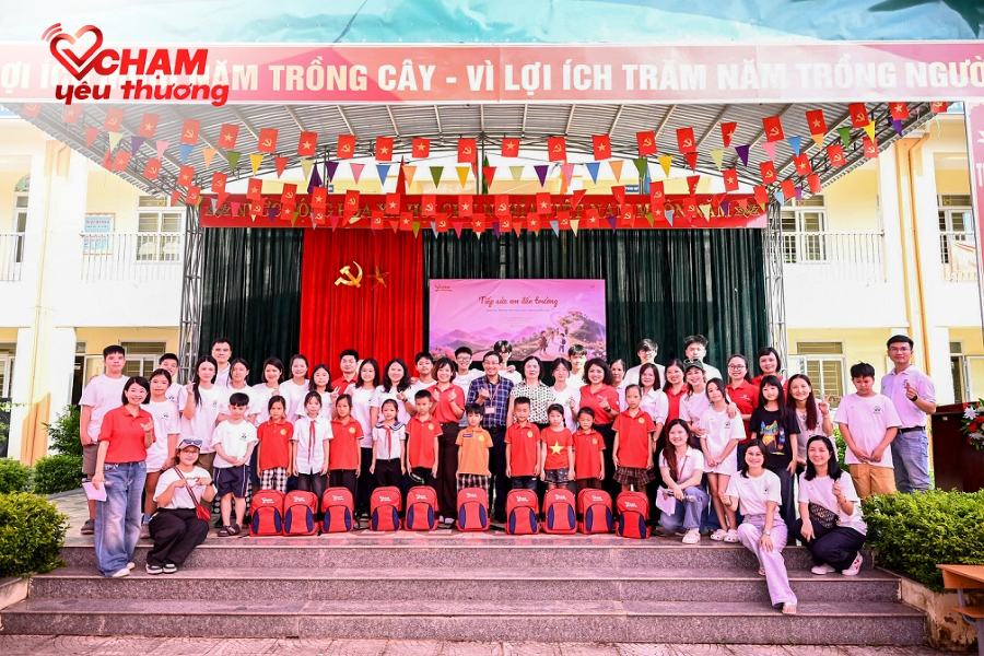 The Journey "Supporting Children to School 2026" of the Touching Love Fund launched in Cao Bang. Photo: QCYT