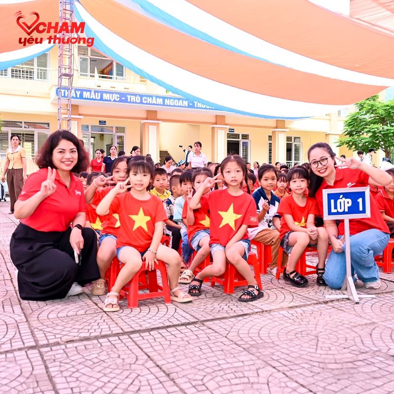 Hành trình Tiếp sức em đến đến trường 2026 góp phần mang đến một mùa tựu trường trọn vẹn niềm vui và hy vọng cho học sinh các vùng khó khăn. Ảnh: Techcombank