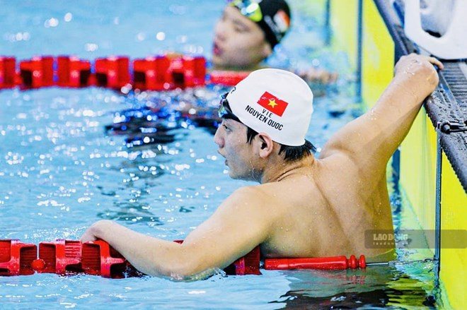 Le jeune joueur Tran Van Nguyen Quoc de l'équipe vietnamienne de natation. Photo de : Minh Dan