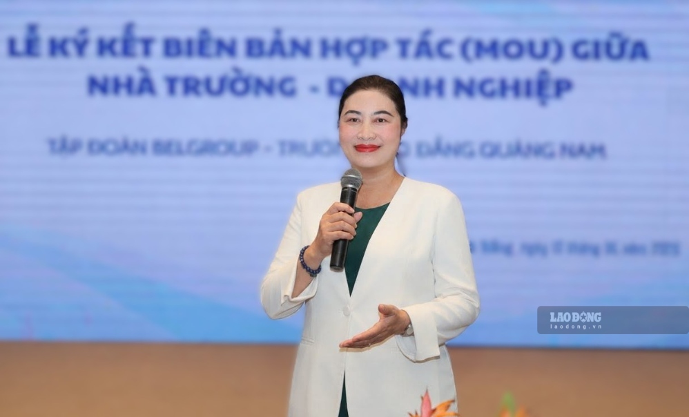 Ms. Vu Thi Phuong Anh was assigned the position of Acting Principal of Da Nang College. Photo: Nguyen Hoang