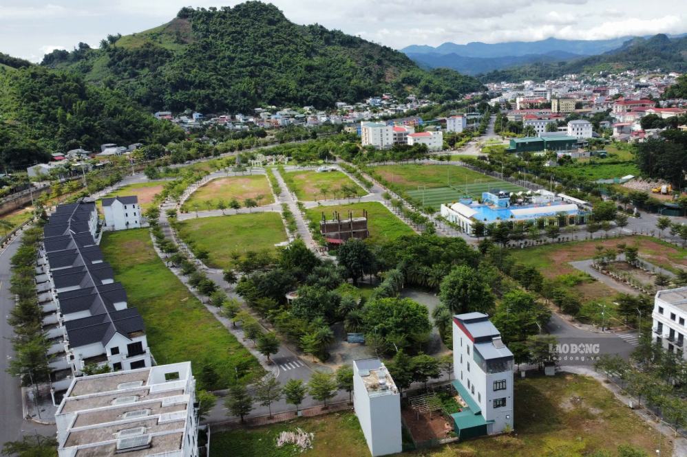 Slow transactions, many houses and land plots left vacant at Picenza Riverside Son La, Chieng An ward. Photo: Truong Son