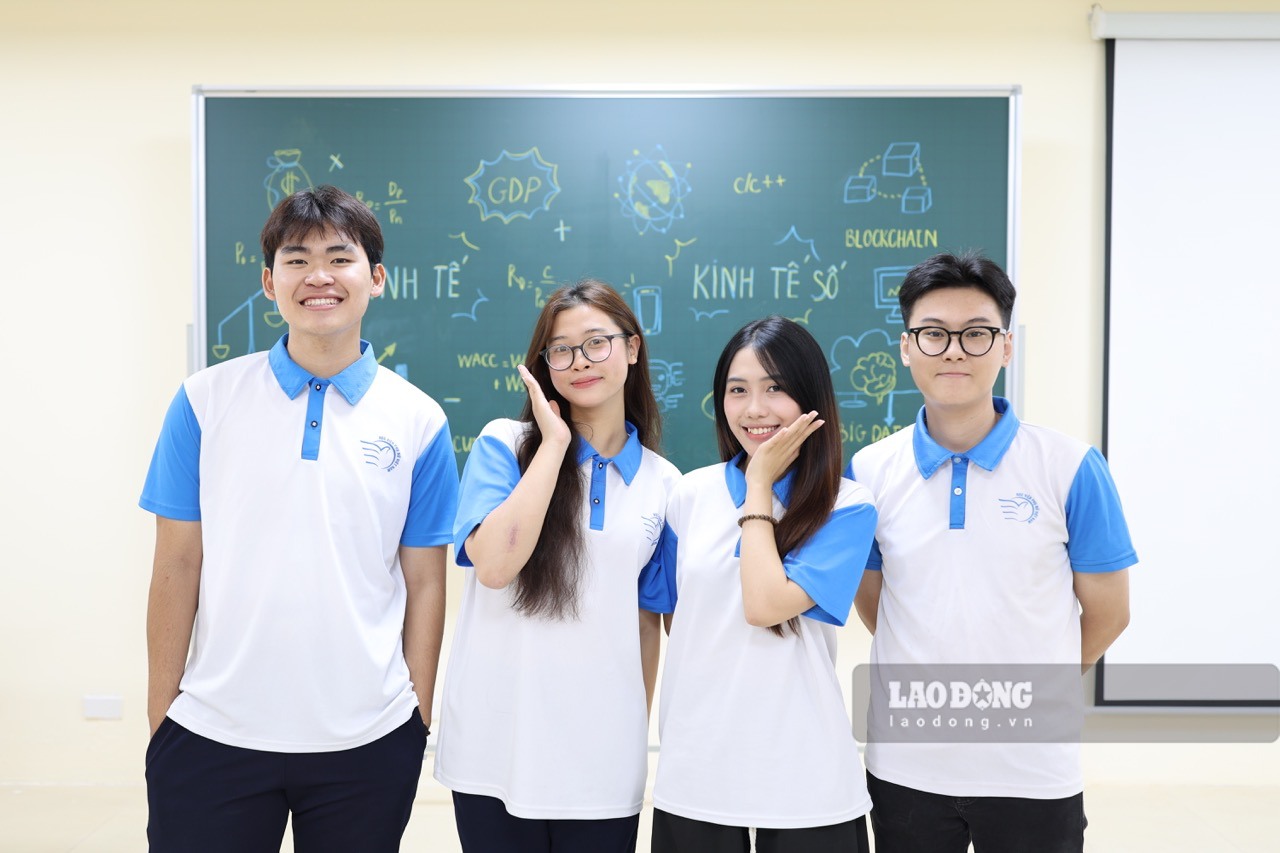 Students majoring in Economics, Vietnam Women's Academy. Photo: Tuong Van