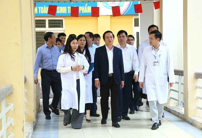 Provincial leaders survey and direct the arrangement of the Health sector and the construction of Hung Yen General Hospital. Photo: Hung Yen Provincial e-Portal