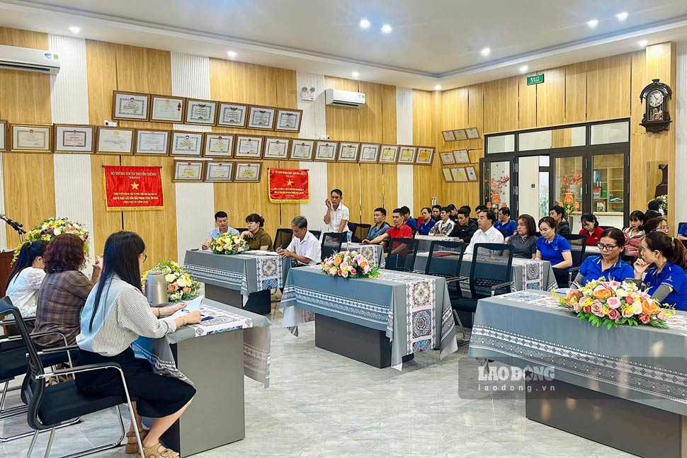 Gia Lai Education Printing and Development Joint Stock Company dialogues with employees. Photo: My Le