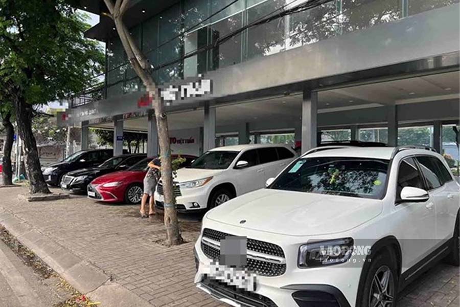 Many people after buying an old car often focus on keeping the car original but ignore tire age, operating conditions and maintenance history. Photo: Lam Anh