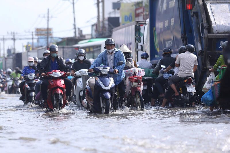 Rainstorms in the South increase from late afternoon. Photo: Thanh Vu