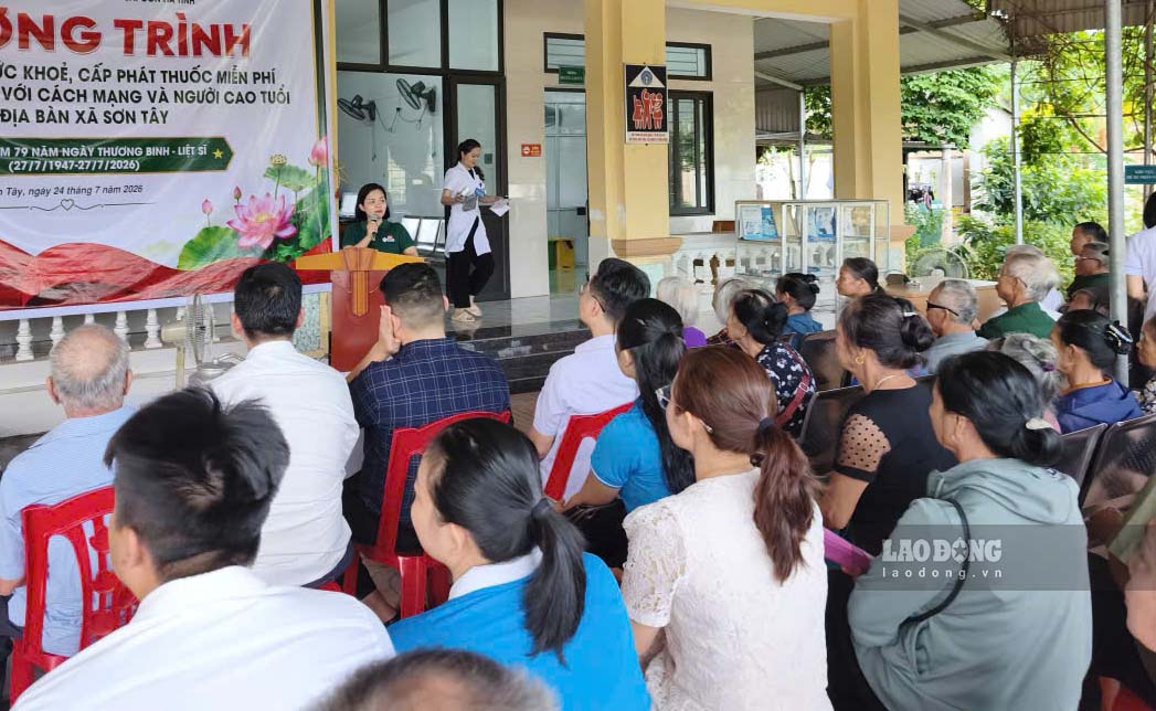 People come for health check-ups at Son Tay Commune Health Station in a program of free medical examination and medicine distribution. Photo: Tran Tuan