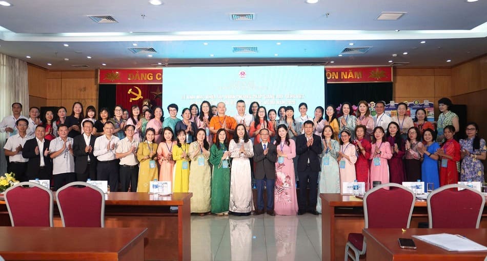 Delegates take a group photo at the Opening Ceremony of the Vietnamese language teaching method training course for Vietnamese teachers abroad in 2026. Photo: Thanh Long/State Committee for Overseas Vietnamese Affairs