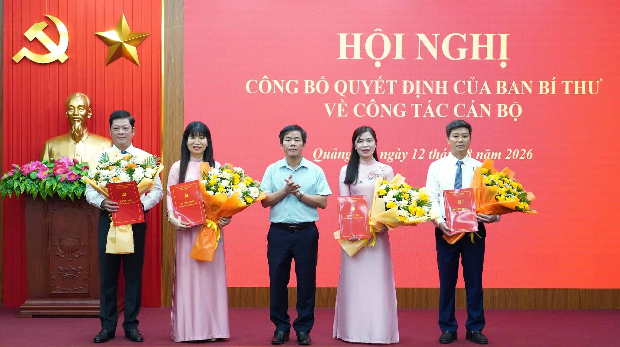 5 officials have just been appointed to participate in the Executive Committee of the Quang Tri Provincial Party Committee for the term 2025-2030. Photo: Tan Huong