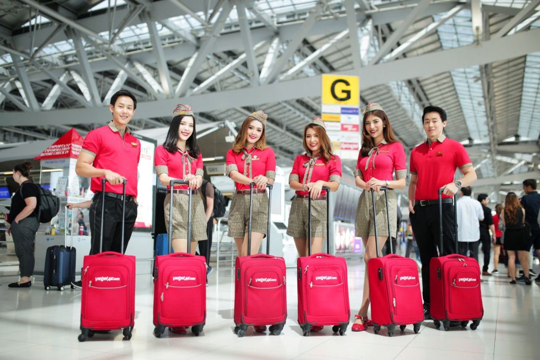 Avec une couleur rouge vif, l'uniforme d'hôtesse de l'air Vietjet a été élu "Plus bel uniforme d'hôtesse de l'air".