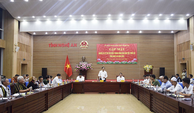 Toàn cảnh hội nghị gặp mặt người có uy tín tỉnh Nghệ An sáng 12.8. Ảnh: Cổng TTĐT tỉnh Nghệ An