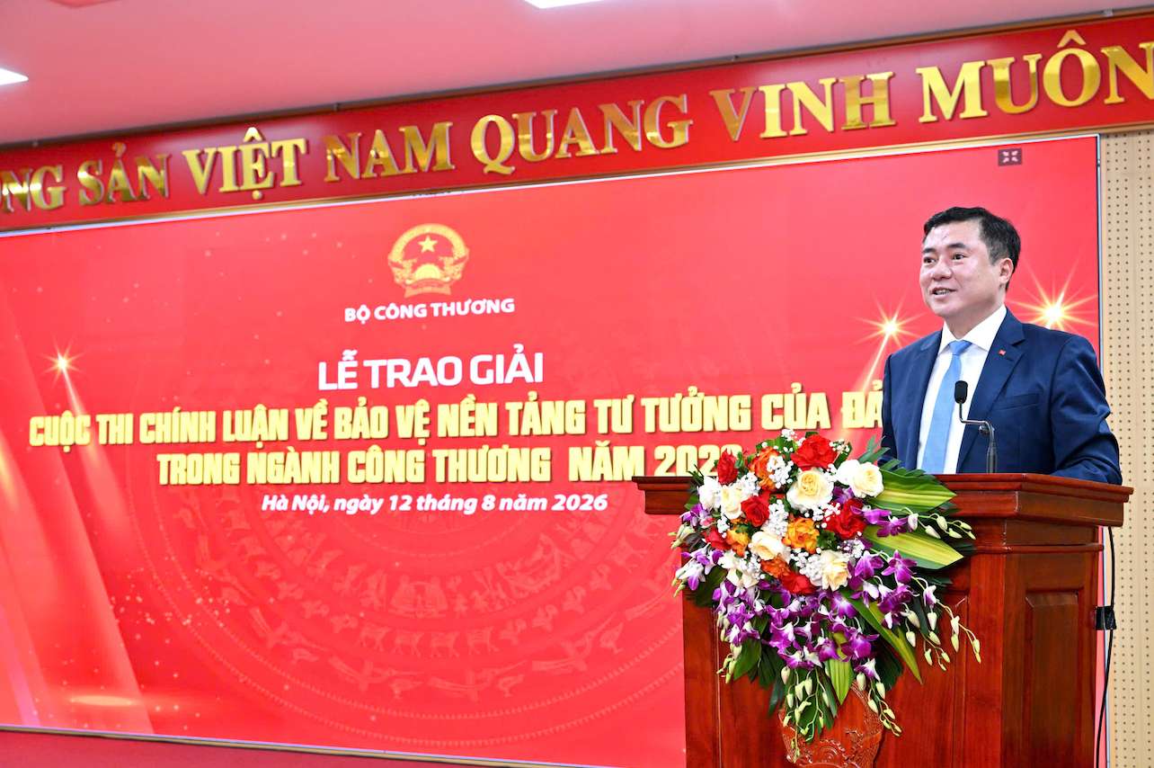 Deputy Minister Nguyen Sinh Nhat Tan speaks at the Award Ceremony of the Public Opinion Contest on protecting the Party's ideological foundation in the Industry and Trade sector in 2026. Photo: Ministry of Industry and Trade