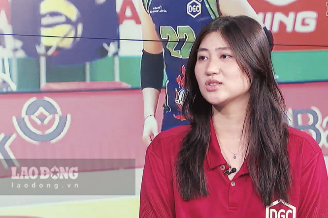 Main attacker Bui Hong Nhung in the Sports Perspective program. Photo: MINH PHONG