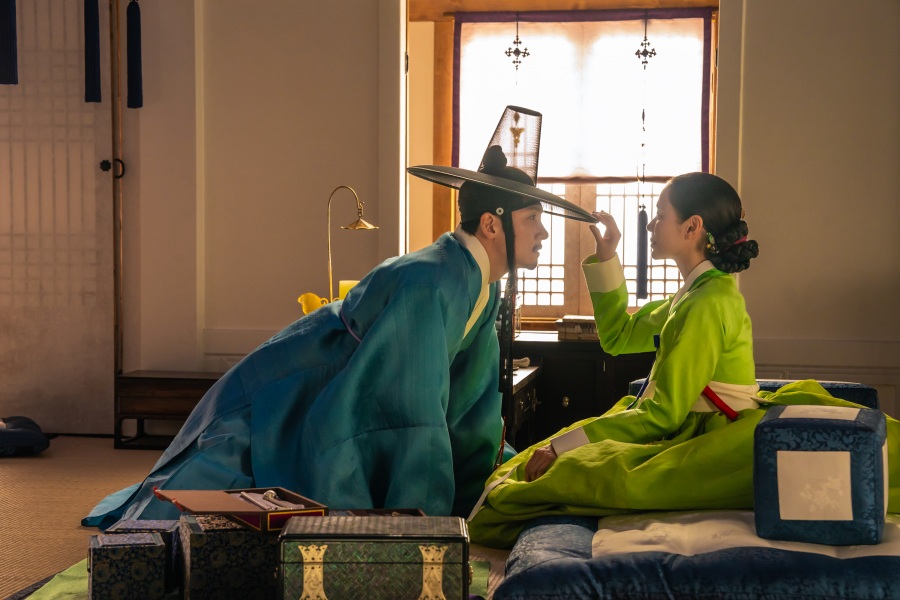 Son Ye Jin, Ji Chang Wook in the new movie. Photo: Netflix