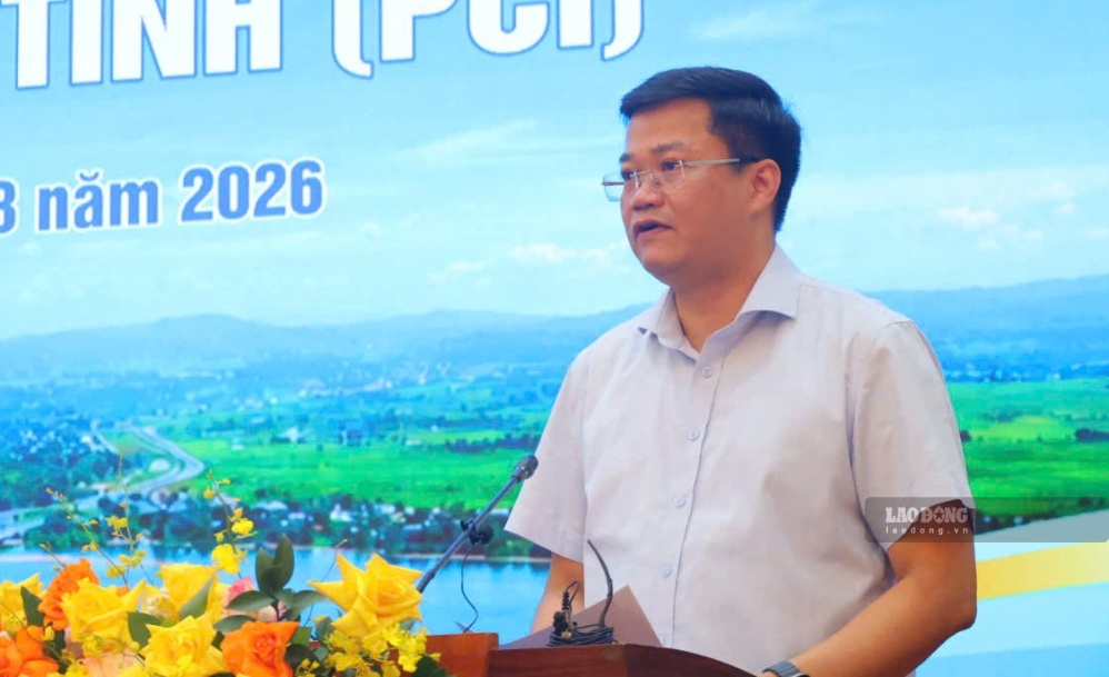 Mr. Nguyen Duc Tam - Chairman of Quang Ngai Provincial People's Committee speaking at the conference. Photo: Dong Giang