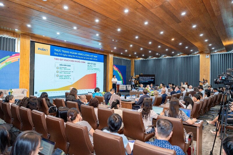 Overview of the Forum "Perfecting policies to create competitive advantages to promote energy development". Photo: Vietnam Economic Magazine