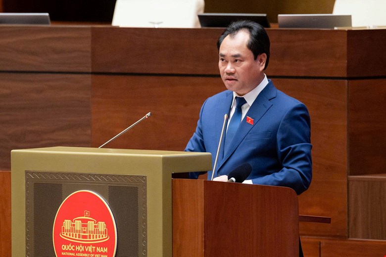 Member of the Party Central Committee, Minister of Agriculture and Environment Trinh Viet Hung said that the abolition of business investment conditions does not mean lax management. Photo: Quochoi. vn