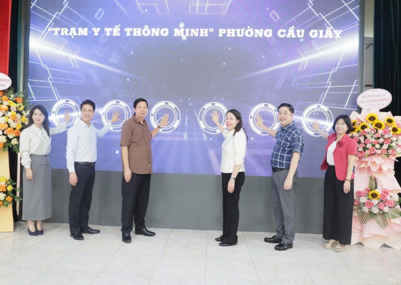 Cau Giay Ward, Hanoi organizes the launch of the "Smart Health Station" model. Photo: Cau Giay Ward