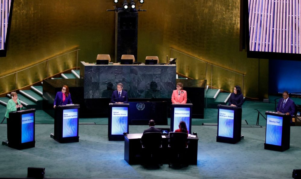 (From left to right) 6 candidates running for Secretary General of the United Nations: Ms. Michelle Bachelet; Mrs. Maria Fernanda Espinosa; Mr. Rafael Mariano Grossi; Mrs. Rebeca Grynspan; Ms. Carolyn Rodrigues and Mr. Macky Sall participated in a debate on July 23, 2026. Photo: AFP