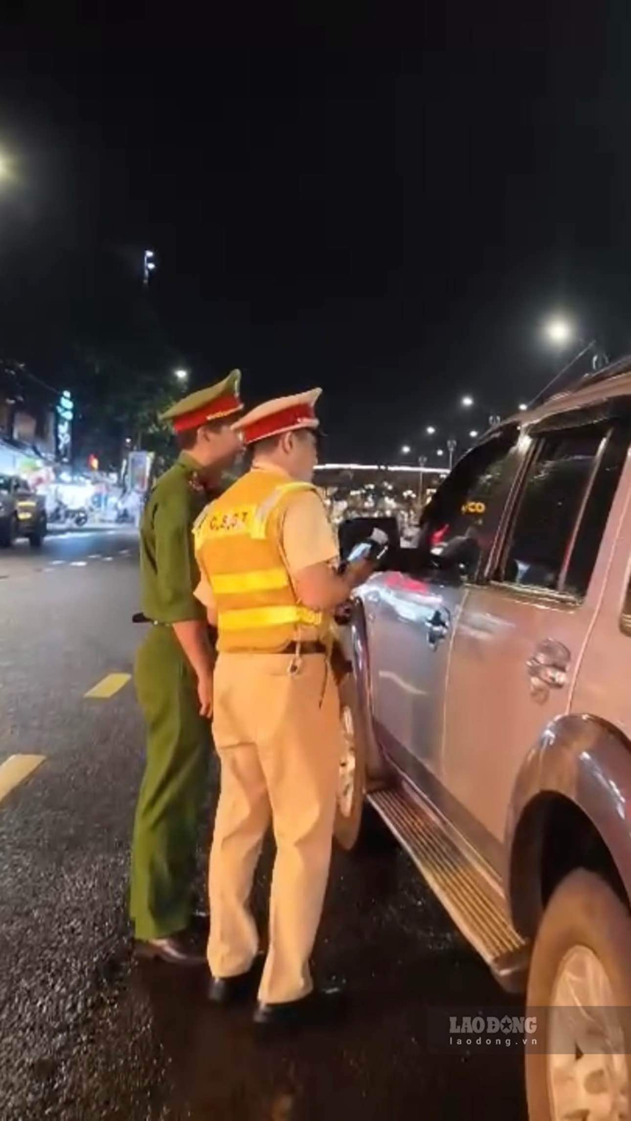 Trạm Cảnh sát giao thông Mađaguôi, Phòng Cảnh sát giao thông Công an tỉnh Lâm Đồng triển khai cao điểm xử lý vi phạm nồng độ cồn. Ảnh: Phúc Khánh