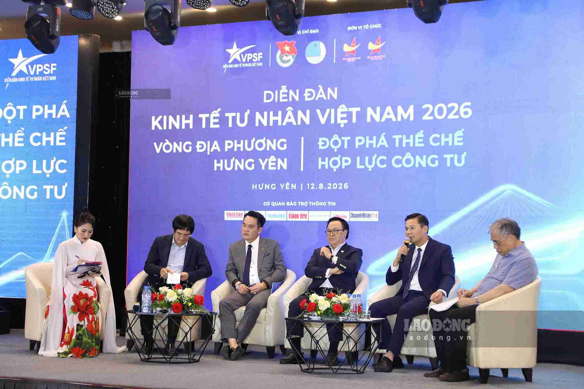 The forum focuses on identifying bottlenecks in production and business. Photo: Hai Minh
