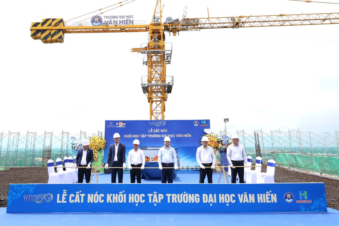 Van Hien University raises the roof of HEC2 practical learning and training block. Photo: Van Hien University