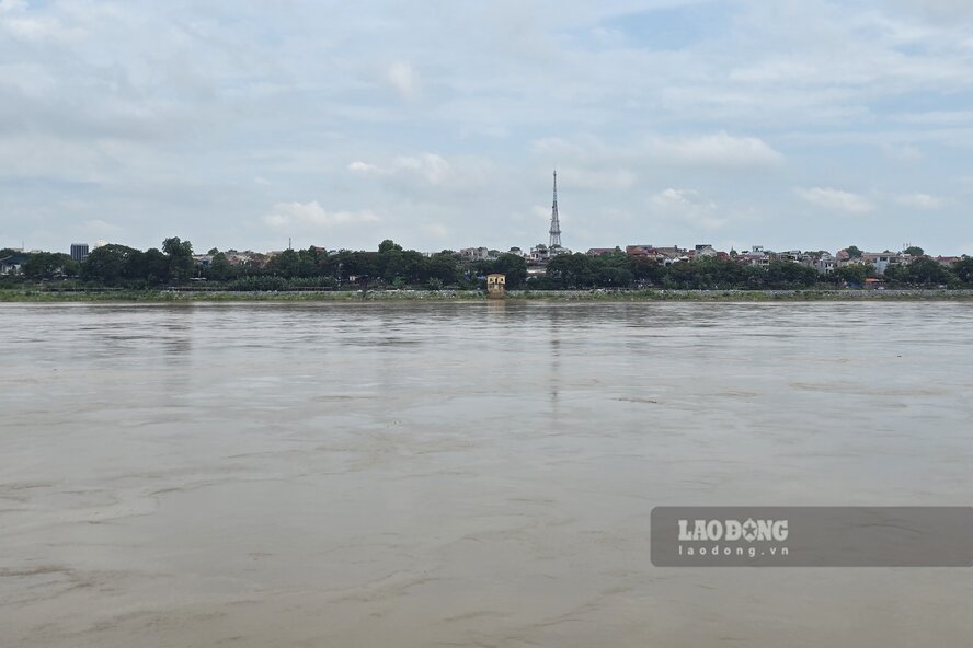 Water levels of rivers in the Red River basin are all changing slowly. Photo: To Cong