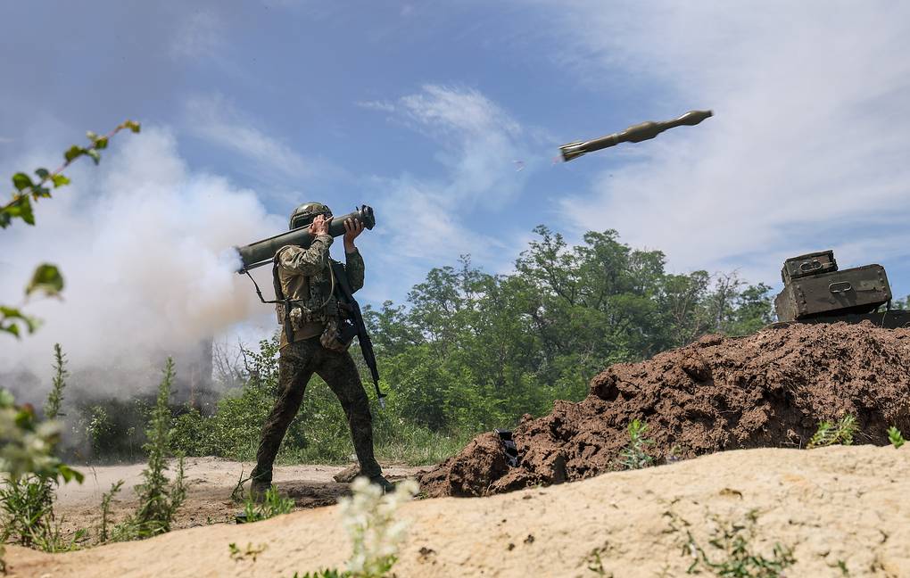 Russian soldiers attack Ukrainian forces. Photo: TASS