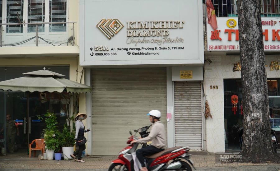 Many diamond business stores in Ho Chi Minh City are still closed and temporarily suspended. Photo: Ngoc Le