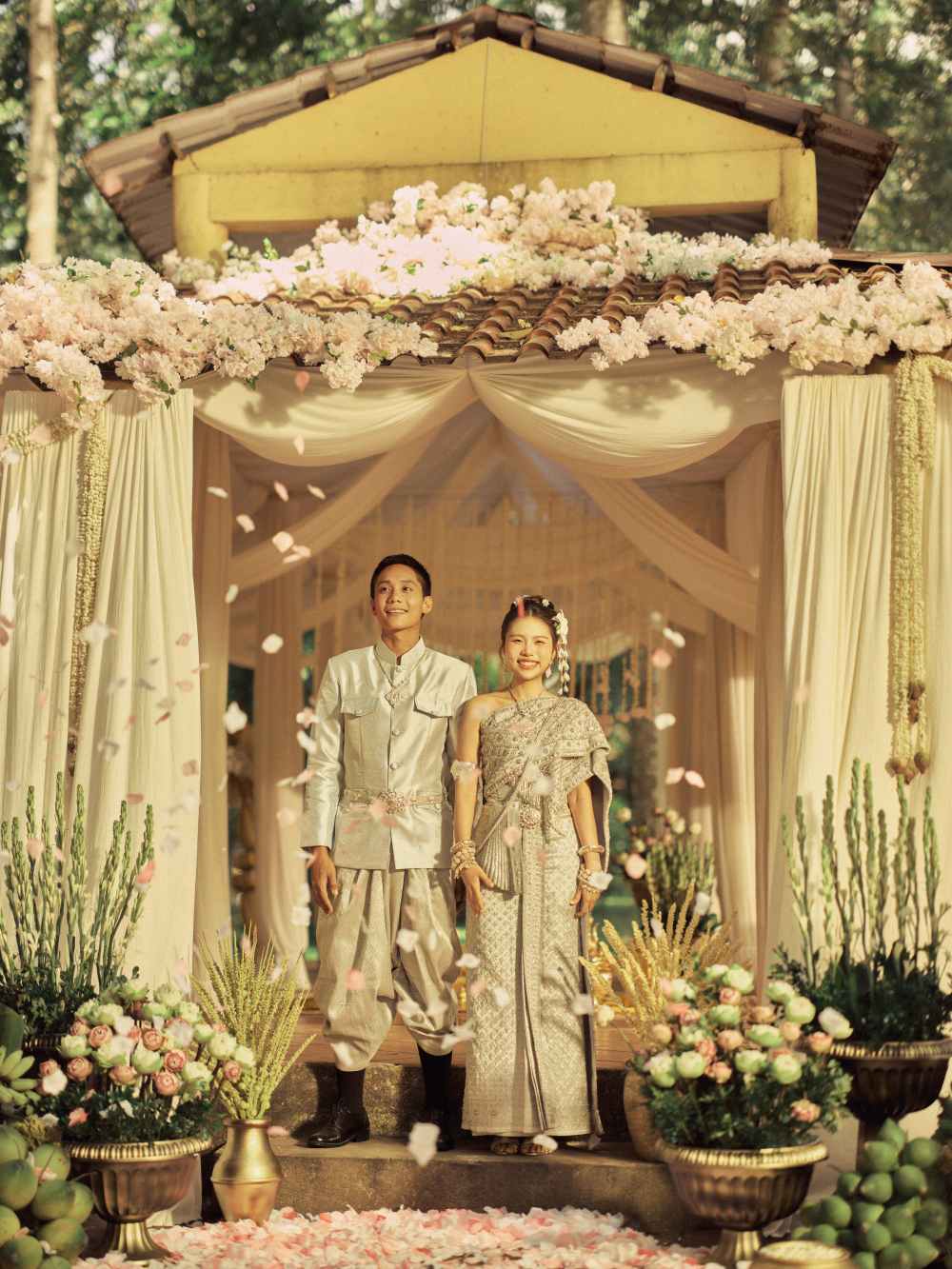 Phương Mỹ Chi tái hiện lễ cưới của người dân tộc Khmer. Ảnh: Nhà sản xuất.