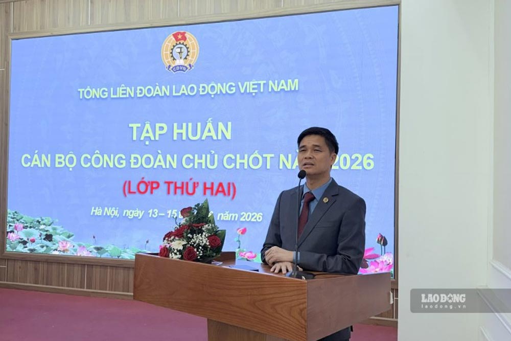Standing Vice Chairman Ngo Duy Hieu opened and exchanged topics at the 2026 Key Trade Union Cadre Training Class (2nd class). Photo: Kieu Vu