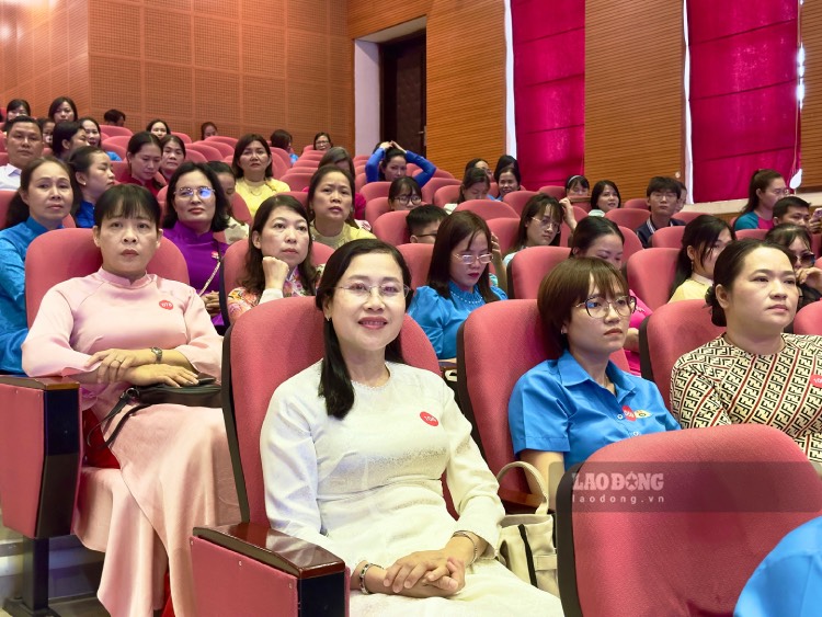 Đoàn viên, người lao động tham gia hội nghị. Ảnh: Mai Anh.