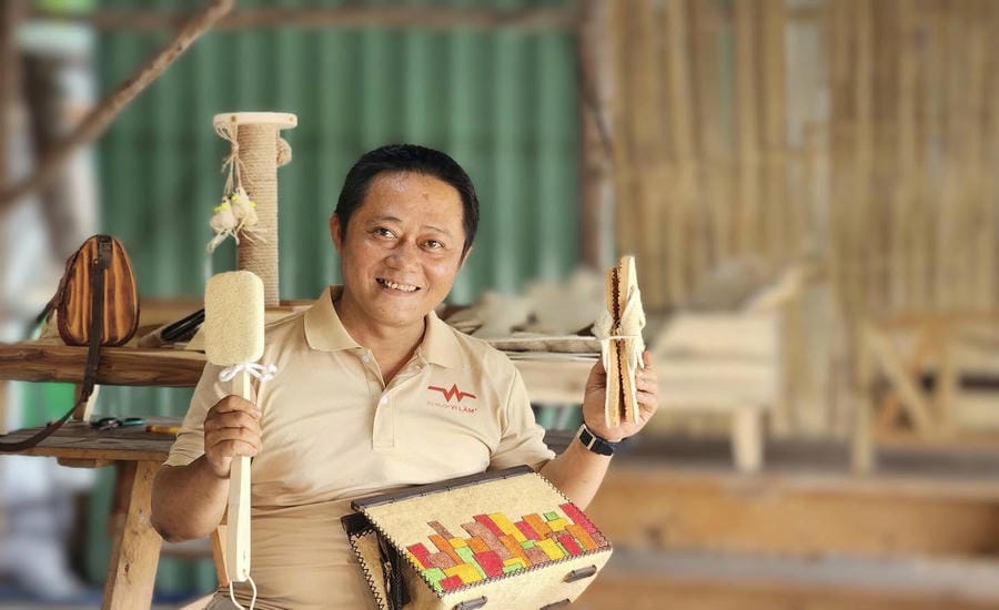 Mr. Mac Nhu Nhan - founder of Vi Lam loofah brand. Photo: Character provided