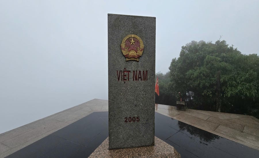Cột mốc đánh dấu chủ quyền của Tổ quốc. Ảnh: Thành An