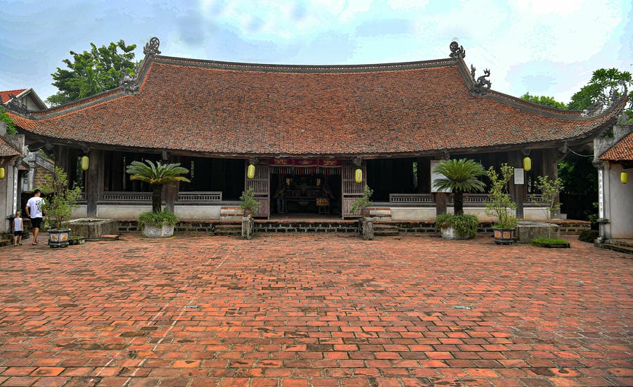 Architecture of Mong Phu village communal house.