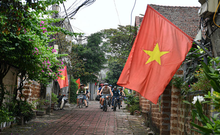 Giờ đây, du khách có thể đặt cơm quê với nhiều món ăn dân dã.