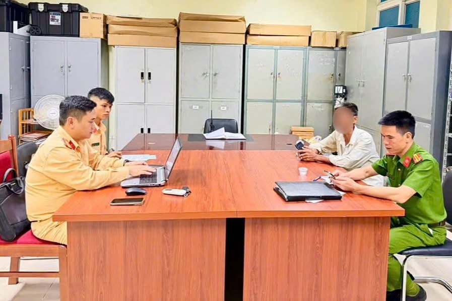 Car owners violating 96 traffic violations are fined by the Traffic Police force. Photo: Phu Tho Provincial Police