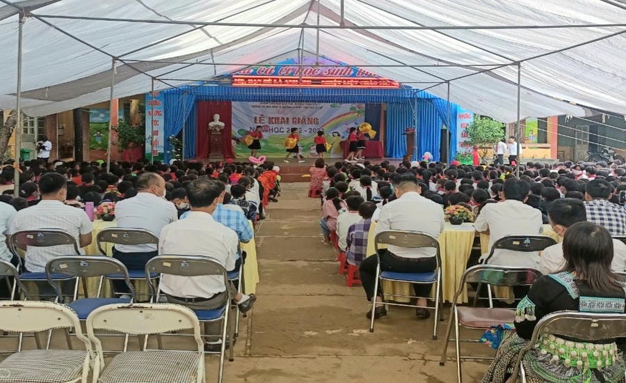 Opening ceremony at Xa Ho Ethnic Minority Boarding Primary and Secondary School (Lao Cai). The school was built from the Golden Heart Charity Fund. Photo: Van Duc