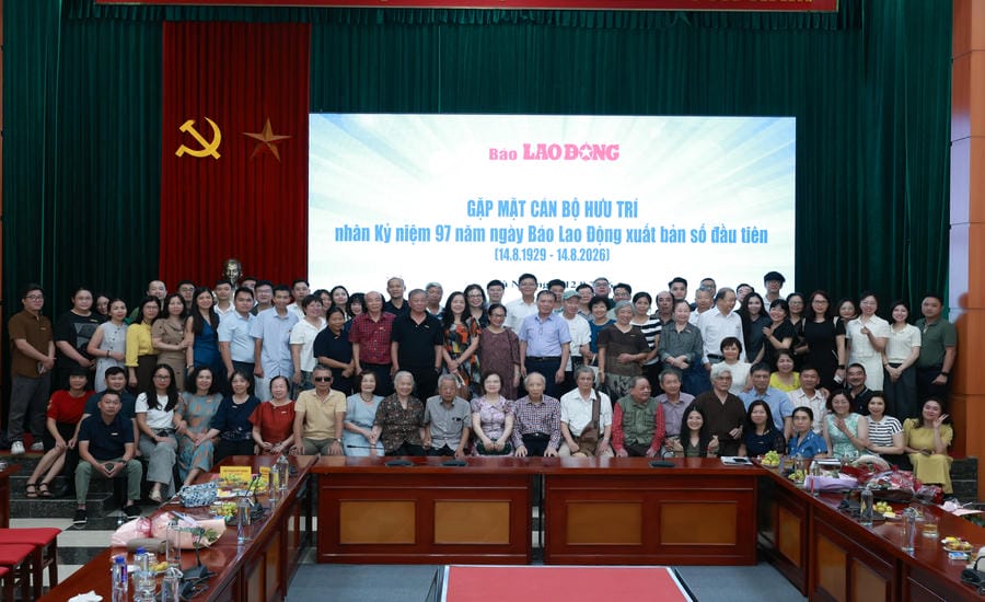 Officials and reporters of Lao Dong Newspaper meet retired officials to celebrate the 97th anniversary of the first issue of the newspaper (August 14, 1929 - August 14, 2026) on August 12, 2026 Photo: Hai Nguyen