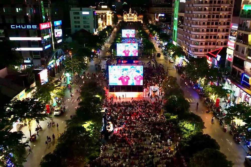 Ho Chi Minh City arranges LED screens to serve Vietnamese team fans. Photo: Ho Chi Minh City Football Club