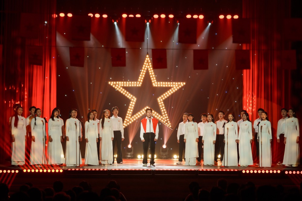 The soundtrack is performed through the voice of the male lead of "Summer Break, Afraid of Retirement" - Cody Nam Vo. Photo: Film crew provided.