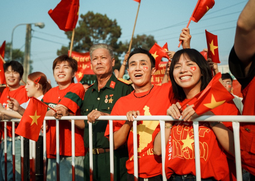 “Nghỉ hè sợ nghỉ hưu” xoay quanh hành trình từ những khác biệt thế hệ đến sự thấu hiểu và gắn kết giữa hai ông cháu. Ảnh: Đoàn phim cung cấp. 