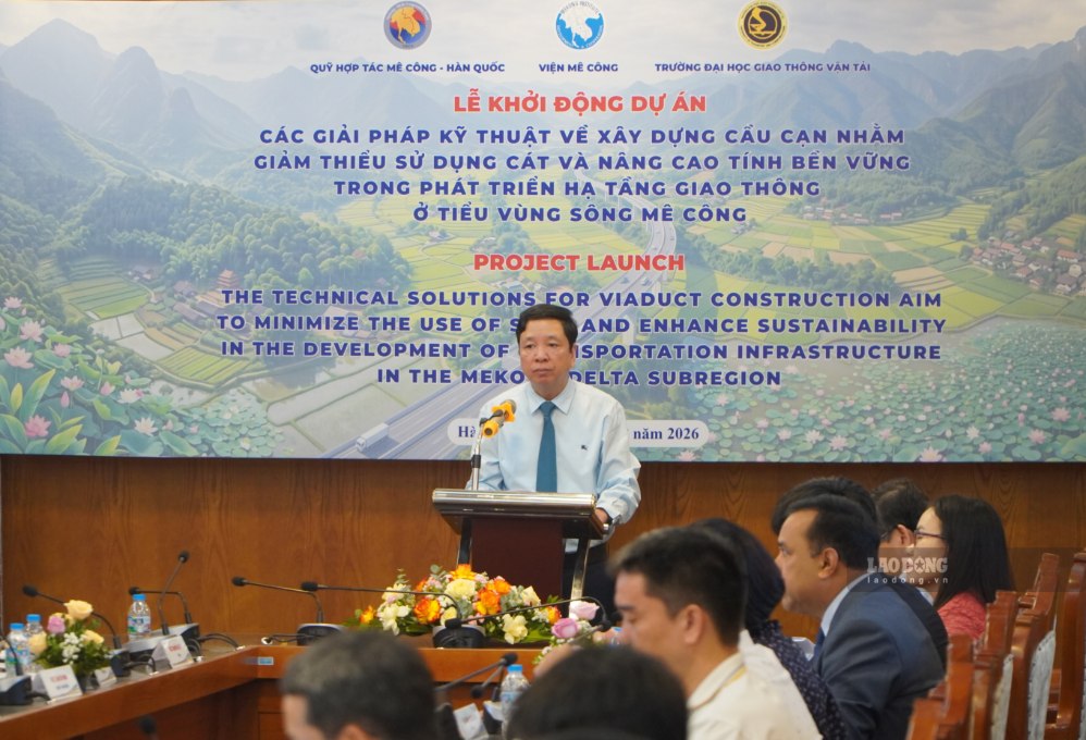 The viaduct is researched as a solution to reduce sand use in transport infrastructure development in the Mekong Subregion. Photo: Anh Duc